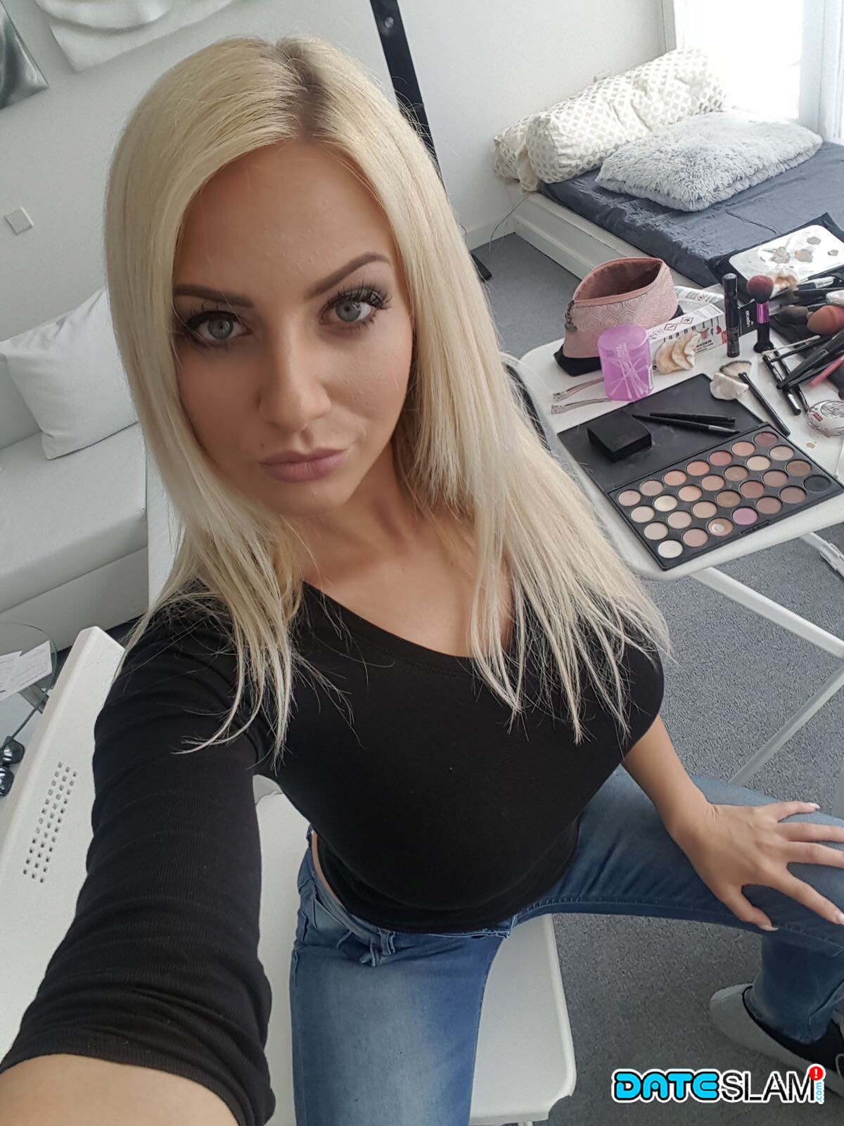 Nathaly Cherie встретилась с избранником для перепихона на диване Nathaly Cherie встретилась с избранником для перепихона на диване