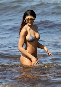 Danielle Herrington â€“ Bikini Candids on the Beach in Miami-l6xvflkzsx.jpg